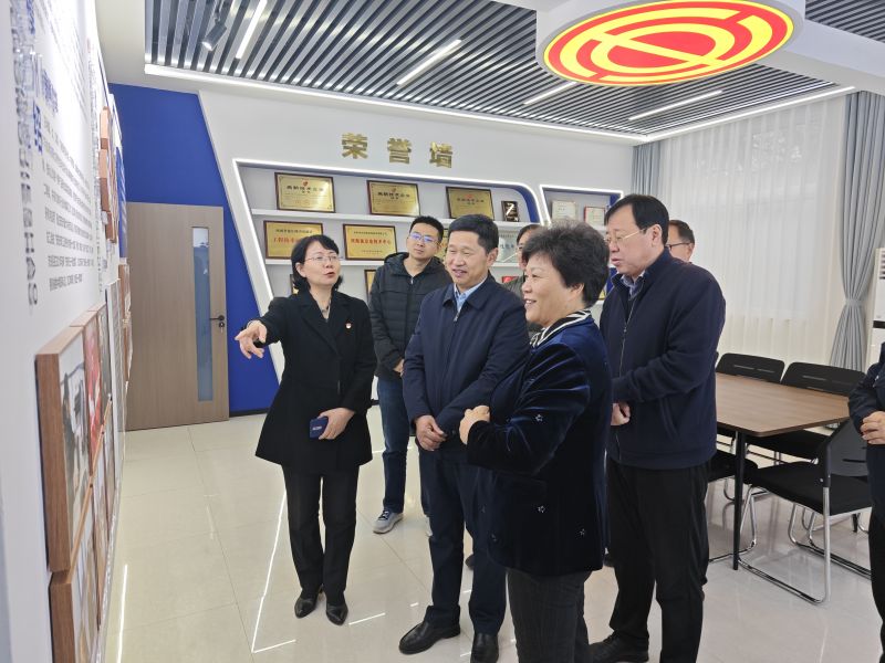 操屁屁69xXX2025年05月09日上午 安阳市人大常委会副主任、市总工会党组书记、主席夏军一行莅临华阳电磁铁参观调研；对公司2023年全国五一劳动奖章获得者汪利娜慰问，并听取劳模工作室相关情况汇报